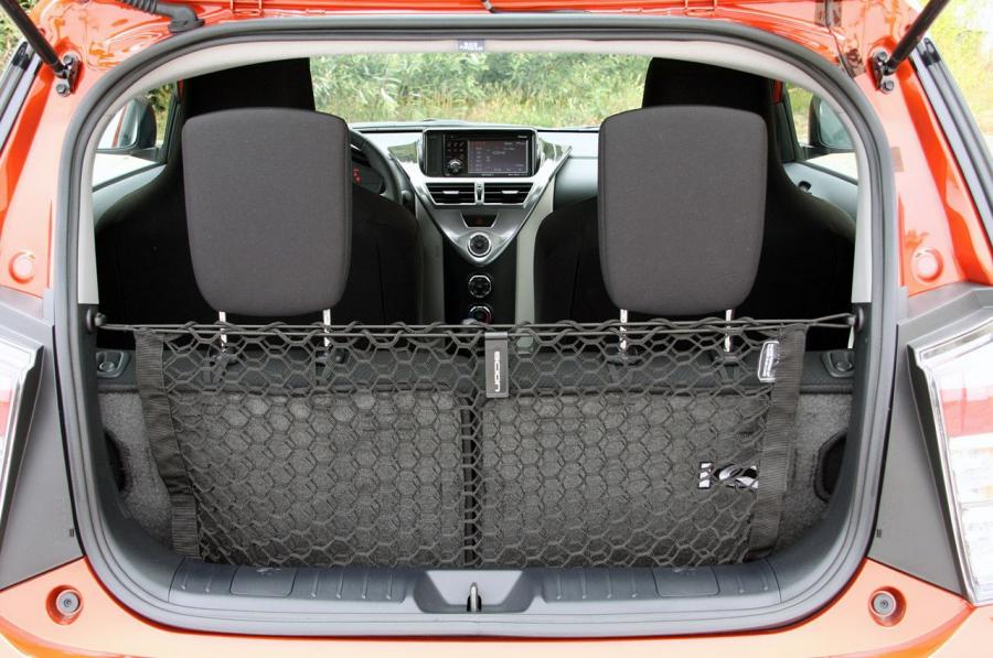 Багажник Scion iQ 2012 года  (фото 54 из 128)